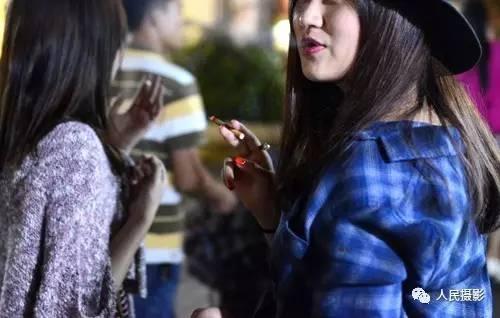 香烟女孩,迷离烟影下的青春故事